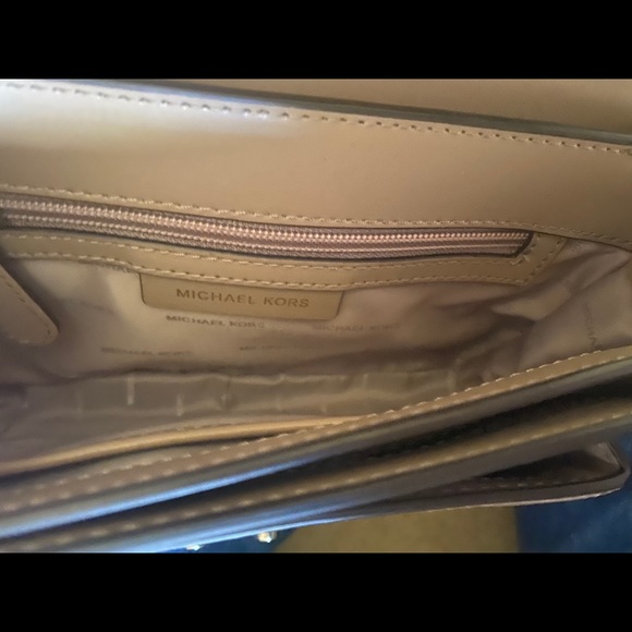 Michael Kors Sloan Chevron Messenger Bag - Picture 3 of 6